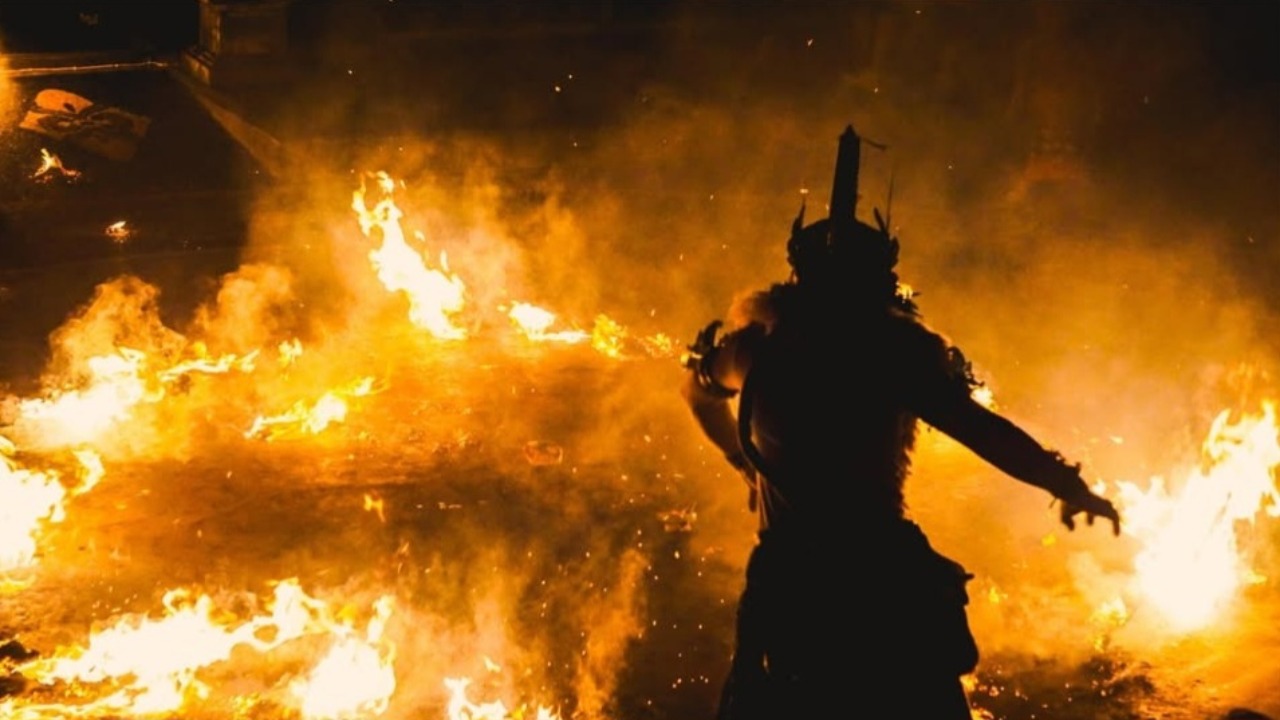 Kecak Fire Dance Sesi 1 Bali – Pertunjukan Tari Kecak & Api